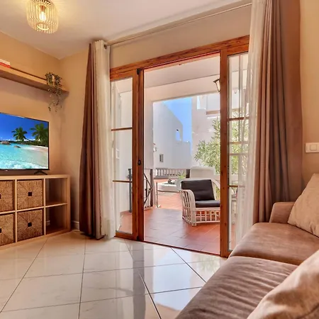 Relaxing 1 Bed, Los Cristianos, Heated Pool, Air Con アパート