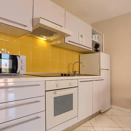 Relaxing 1 Bed, Los Cristianos, Heated Pool, Air Con Arona (Tenerife)