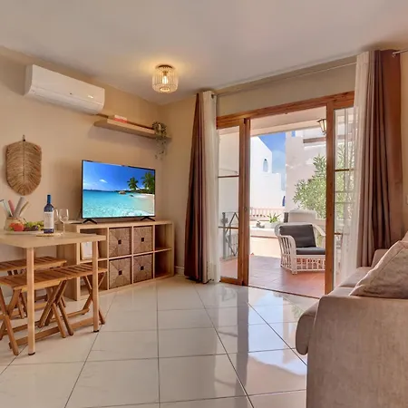 Relaxing 1 Bed, Los Cristianos, Heated Pool, Air Con